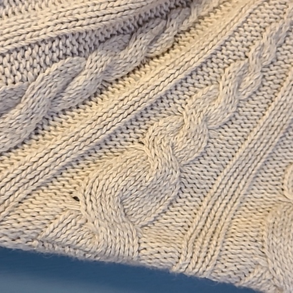 Like new turtle neck cape/poncho. Made in Italy - Picture 5 of 9